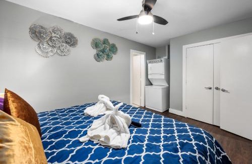 Braeswood Place Apartment | 1BR King Bed Apt, Free Park Close to Medical Center