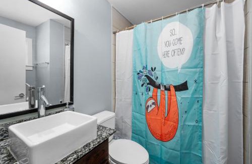 Braeswood Place Apartment | 1BR King Bed Apt, Free Park Close to Medical Center