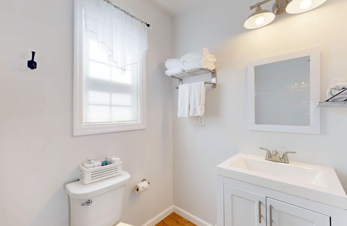 Lower Township House | 1BR King Bed Sofa Bed Sleeps 4 POOL - 11
