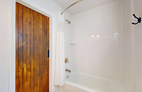 Lower Township House | 1BR King Bed Sofa Bed Sleeps 4 POOL - 11