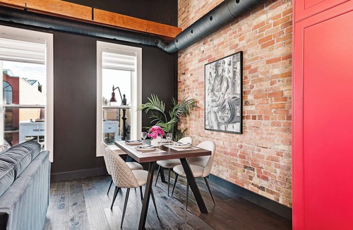 Collingwood Hotel | 1BR King Suite Overlooking Downtown Collingwood