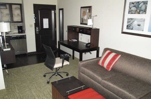 Bowling Green Apartment | 1BR King Suite w/Kitchen | Free Breakfast + Pool