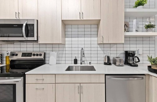 Uptown Apartment | 1BR | Lake & Downtown Access, City View