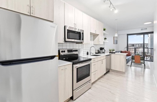 Uptown Apartment | 1BR | Lake & Downtown Access, City View