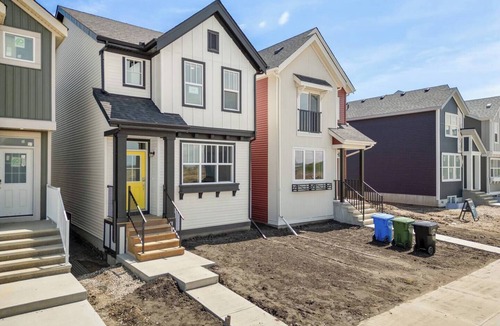 Southeast Calgary House | 1BR Lower Level Suite with Secure Entry & Laundry