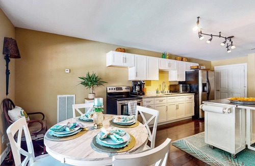 Graysville House | 1BR luxurious single-level retreat w/Pool