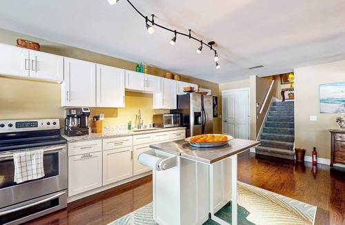 Graysville House | 1BR luxurious single-level retreat w/Pool