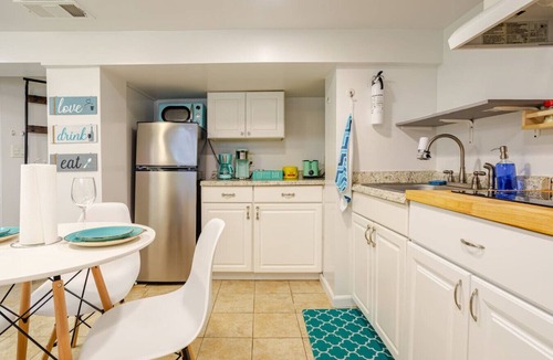 Hackensack River Waterfront Apartment | 1BR Manhattan Escape, Netflix & Pet-Friendly