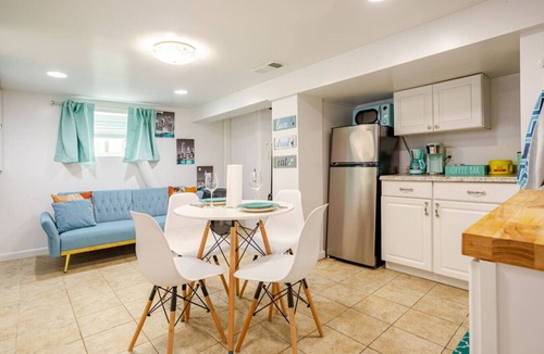 Hackensack River Waterfront Apartment | 1BR Manhattan Escape, Netflix & Pet-Friendly