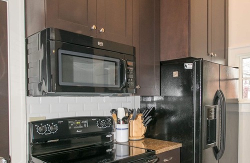 Midtown Apartment | 1BR Midtown Carriage House