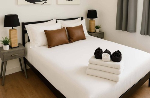 West Loop Apartment | 1BR Modern Luxe Apt with In-Unit Laundry