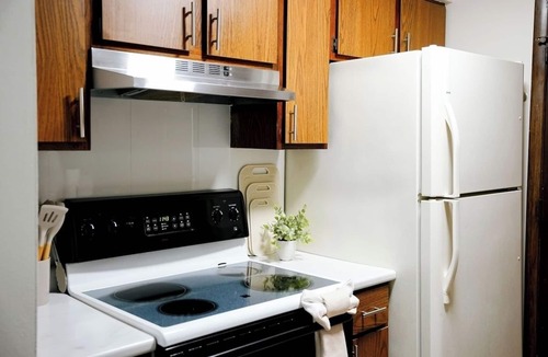 O'Hare Apartment | 1BR Near O'Hare Balcony Workspace