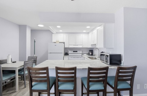 New Britain Condo | 1BR Oceanfront Condo | Balcony & Kitchen + Hot Tub