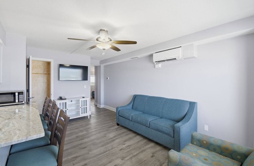 New Britain Condo | 1BR Oceanfront Condo | Balcony & Kitchen + Hot Tub