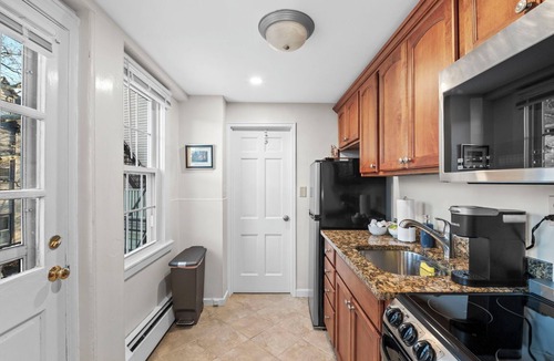 Salem Apartment | 1BR on Salem Common l Steps to Witch Museum and Downtown l Fenced in Yard