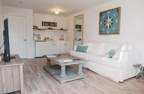 North Sea Hotel | 1BR Poolside, Daily Breakfast, Serene Double Suite