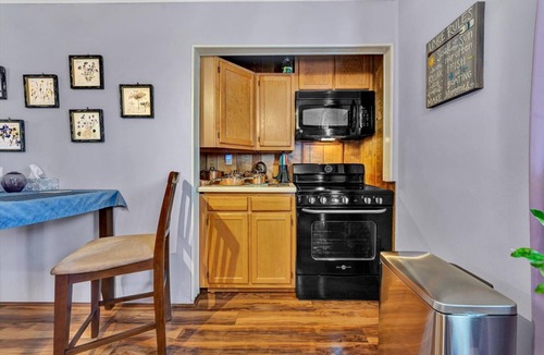 North Shore Apartment | 1BR PrivateBayview Cottage on SML- Westlake R26'ish. Sleeps 2 max