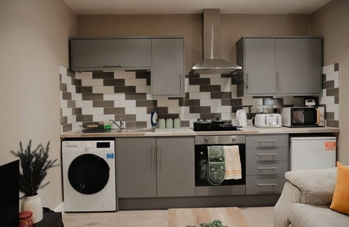 Wolverhampton Apartment | 1BR Retreat l Great Value