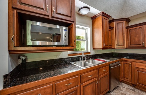 Middleburg House | 1BR Rustic Treehouse on 30 Acres w/Black Creek Access, Firepit