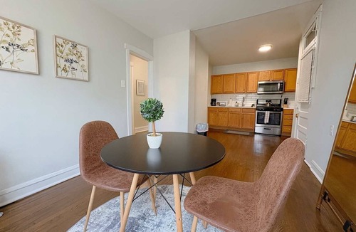 Ravenswood Manor Apartment | 1BR Serene and Cozy Chicago Apt!
