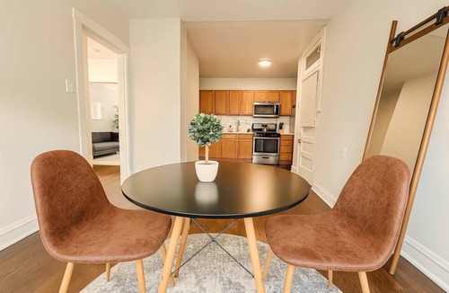 Ravenswood Manor Apartment | 1BR Serene and Cozy Chicago Apt!