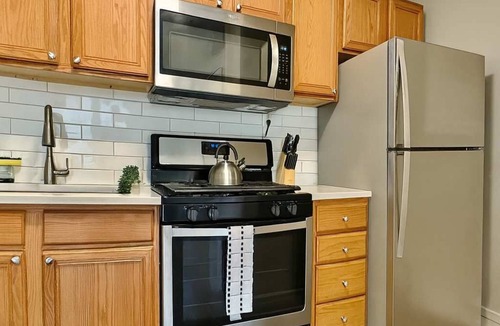 Ravenswood Manor Apartment | 1BR Serene and Cozy Chicago Apt!