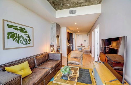 Rainey Street Historic District Condo | 1BR Skyview Condo on Rainey St - Rooftop Pool