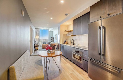 Rainey Street Historic District Condo | 1BR Skyview Condo on Rainey St - Rooftop Pool