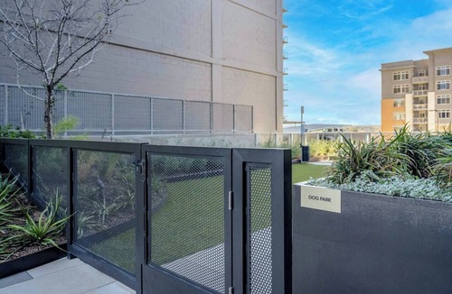 Rainey Street Historic District Condo | 1BR Skyview Condo on Rainey St - Rooftop Pool