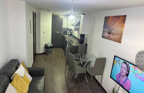 Bloxwich Apartment | 1BR-Sleeps4-Parking-ClosetoCentre