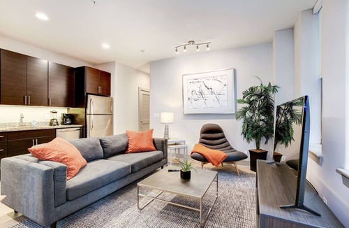 Downtown Baltimore Apartment | 1BR Stylish Apartment With Rooftop Deck & Pool