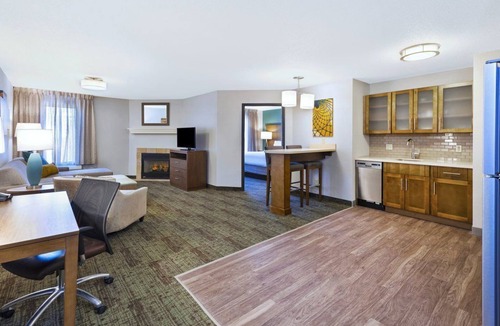 Columbia Apartment | 1BR Suite w/Fireplace & Kitchen + Breakfast | Near Mizzou