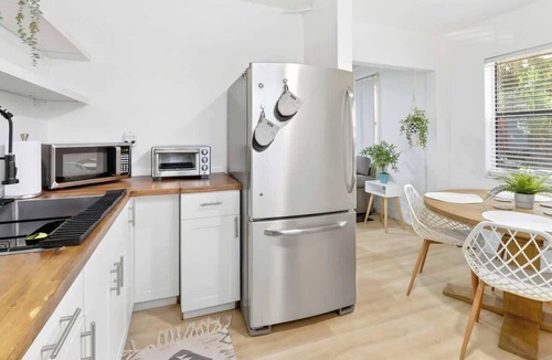 Eastern Shores Apartment | 1BR Sunny Isles Getaway with Parking