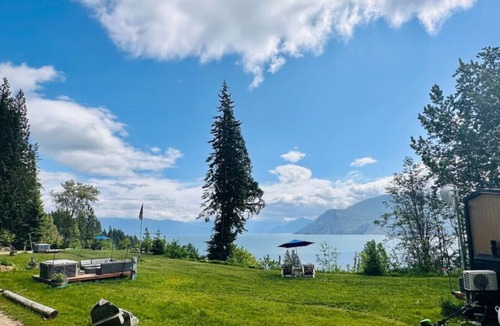 Sagle House | 1BR Tiny Home Hideaway w/ Lake & Mountain Views