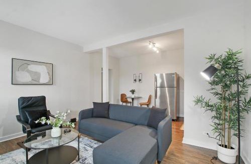 Hyde Park Apartment | 1BR Tranquil Hyde Park Apartment - Harper 202 & 402 rep