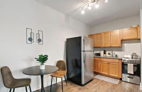 Hyde Park Apartment | 1BR Tranquil Hyde Park Apartment - Harper 202 & 402 rep