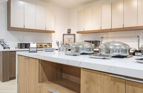 Lafayette Apartment | 1BR Two Queen Suite | Full Kitchen & Pool