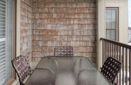 Yachting Village Condo | 1br Unit-Experience Newport Harbor Sailing