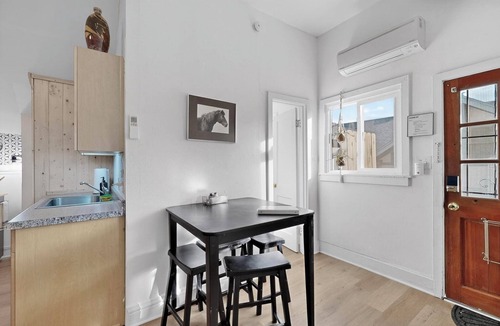 Downtown Albuquerque Apartment | 1BR Upstairs in Historic Stamm House Near Downtown