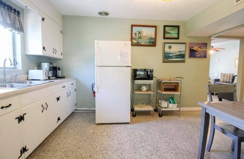 Golden Beach Condo | 1BR Venice home with private beach access - Golden Beach Haven