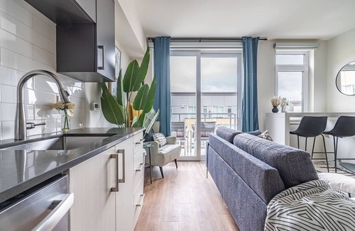 West Bellevue Bed & Breakfast | 1BR | Views, Rooftop, Gym | Sophari B | Bellevue