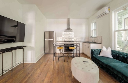 Uptown Apartment | 1BR - Walk to Coffee, Brews & NW 23rd Shops