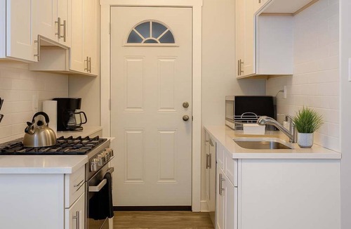 Lakeview Apartment | 1BR Well-Equipped Apartment