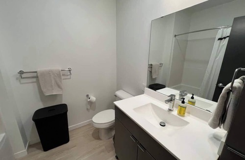 Hiawatha Apartment | 1BR with Balcony Near Light Rail, Hospitals, 04