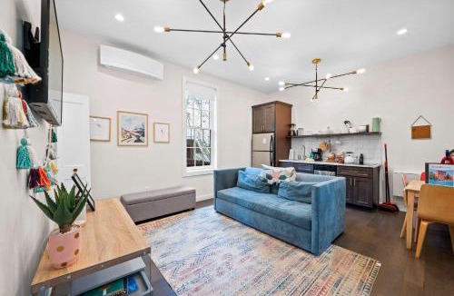Licking Riverside Apartment | 1BR with Kitchen & Free Parking - Walk Everywhere