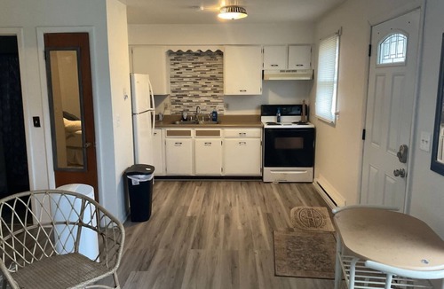 Marion House | 1BR Work Base, WiFi + Laundry