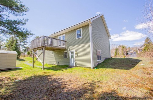 Fall River House | 1BRM 1 BA Suite With Private Entrance and Kitchenette