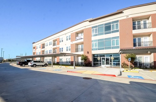 Katy Condo | 1E~Spacious One Bedroom +Study by Katy Asian Town