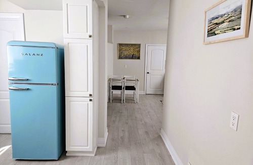 Niagara Falls House | 1F backyard balcony, 2-bedrooms, spacious, 1G WiFi, near WEGO bus