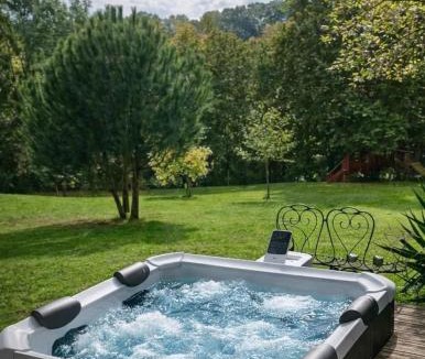 Mainneville Villa | 1h10 de Paris, maison de campagne avec piscine chauffée et Jacuzzi